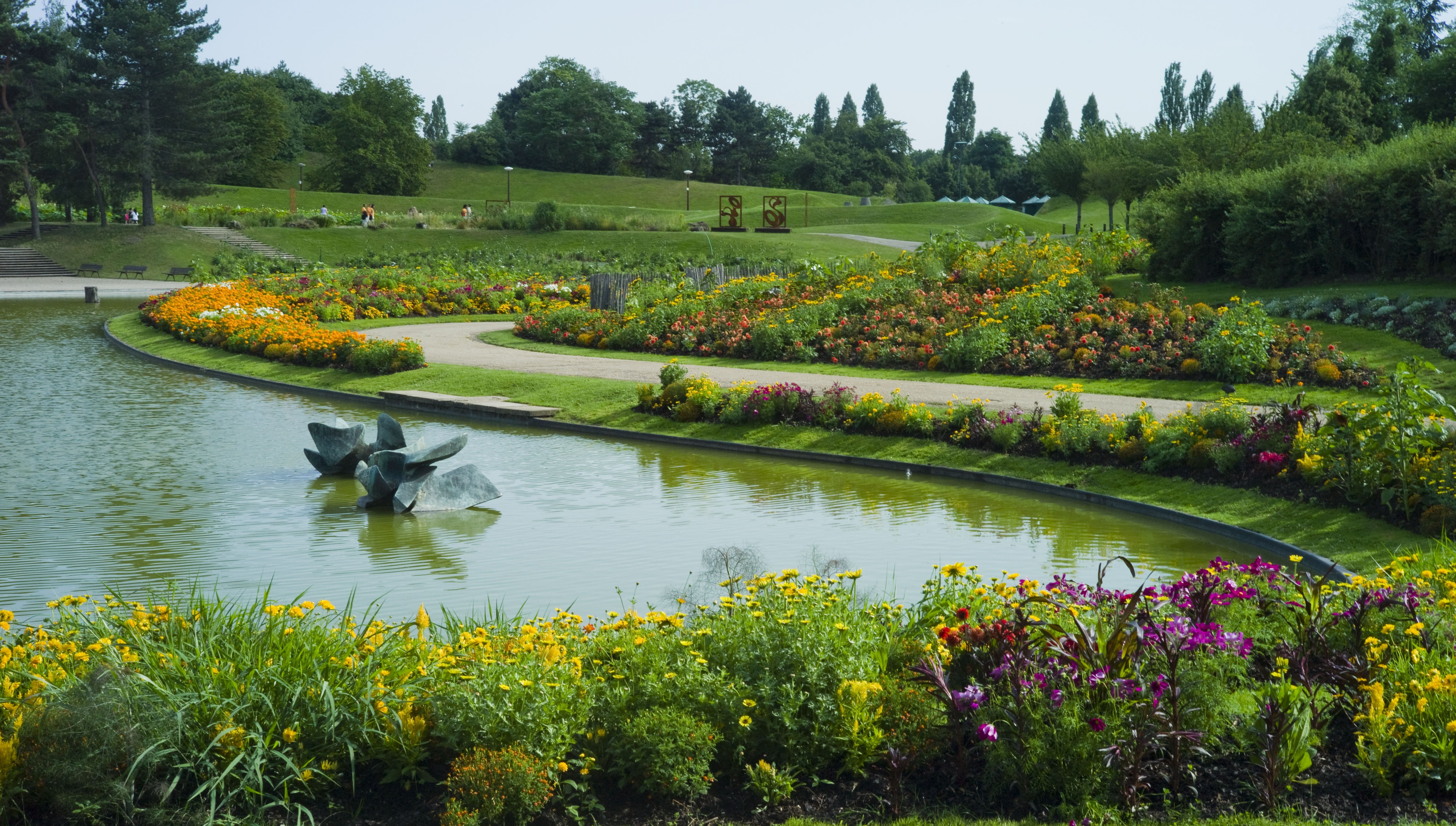 Um dos jardins coloridos do Parc Floral de Paris. Foto: wikimedia.org